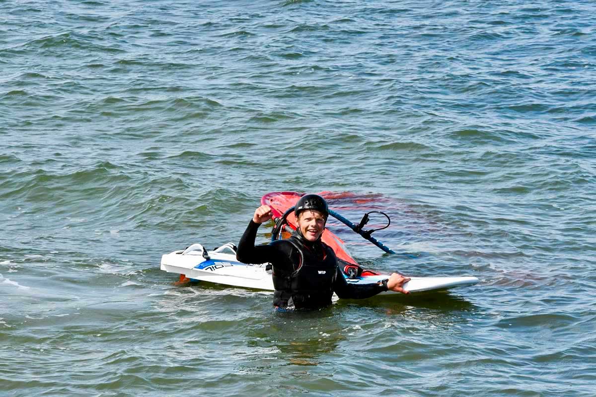 Kontaktoplysninger til stævneledelsen for Venø Rundt 4 Hour Race med adresse, telefon, e-mail og raceoffice på Venø Havn.