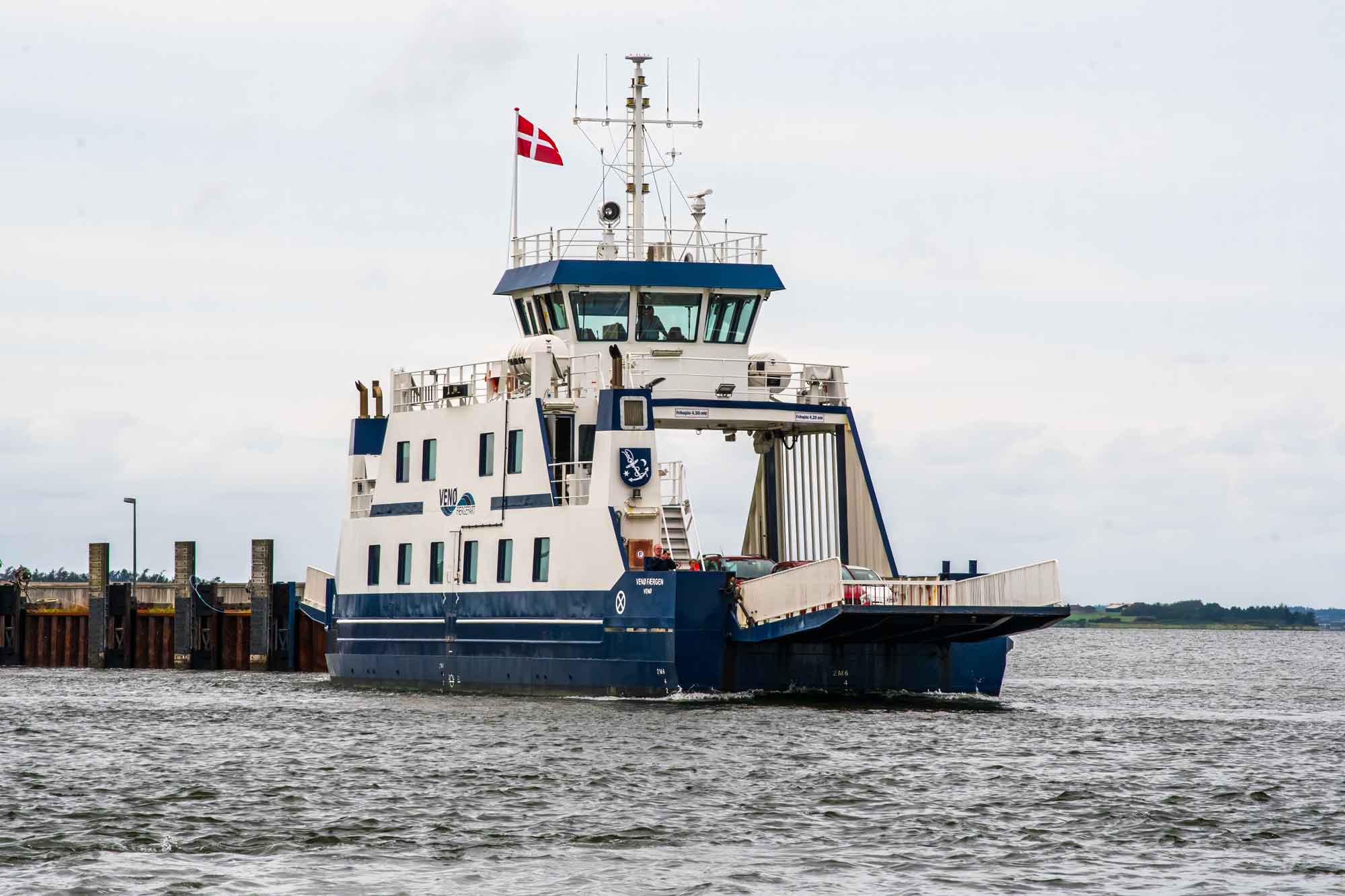Venøfærgen sejler mellem Kleppen og Venø og forbinder Venø med fastlandet.