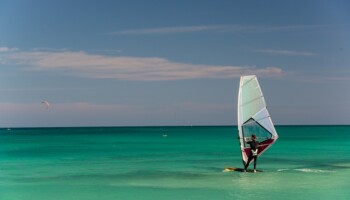 Efterskole linjerejse med windsurfing